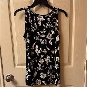 NWT Chico's Black and Cream Leaf Print tank Top